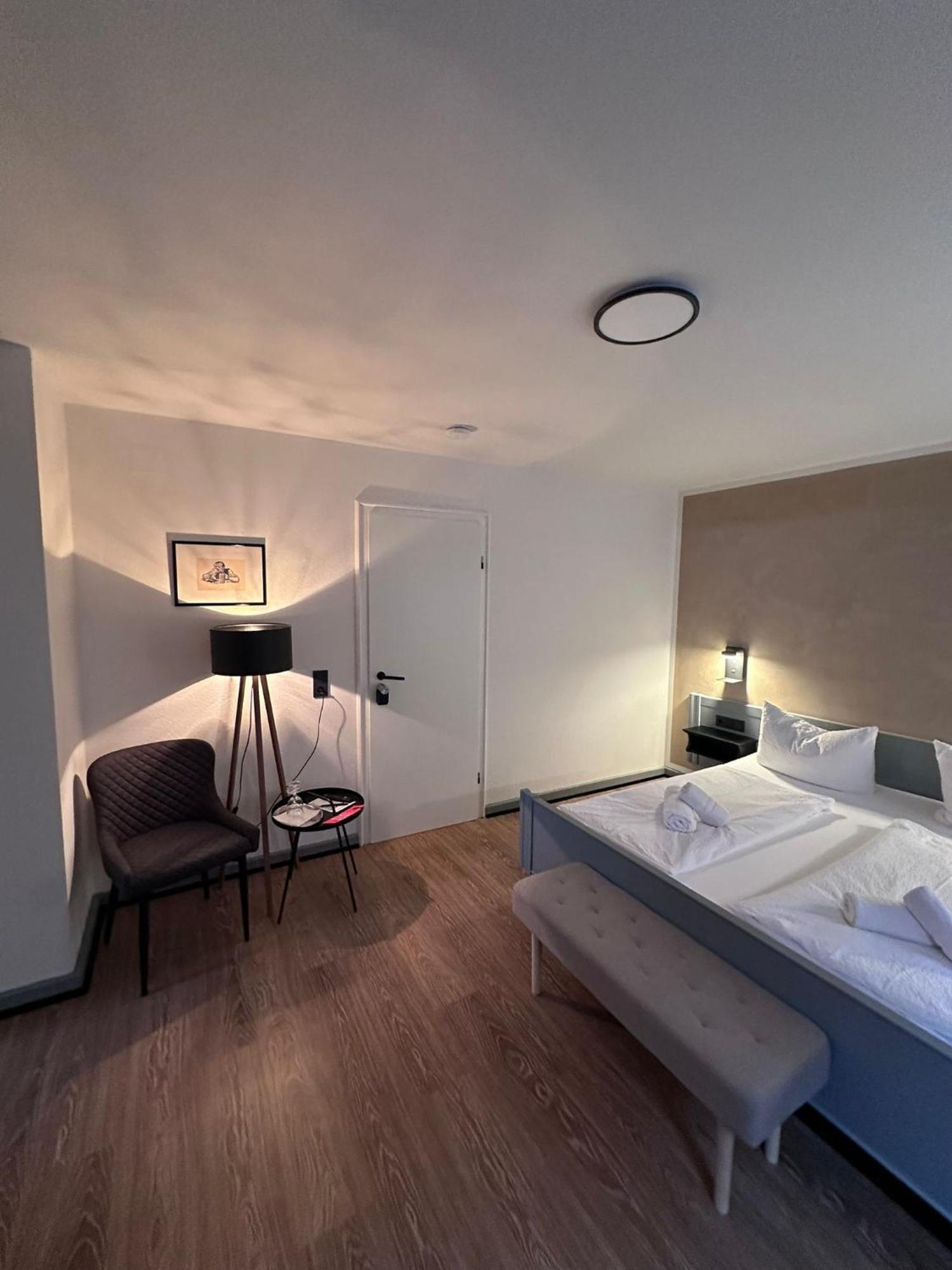 Gasthof Zum Goldenen Schiff - Lehm, Stil & Altstadtflair マルクトブライト エクステリア 写真
