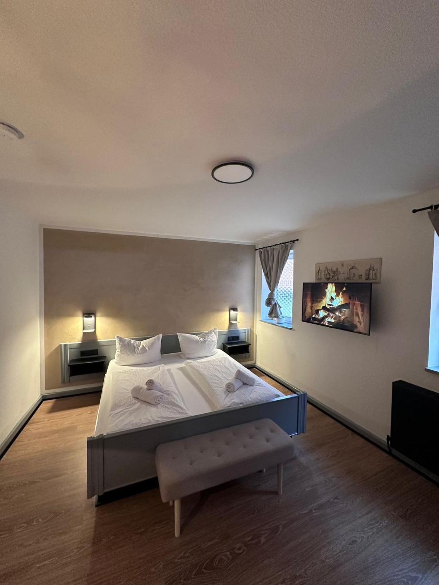 Gasthof Zum Goldenen Schiff - Lehm, Stil & Altstadtflair マルクトブライト エクステリア 写真