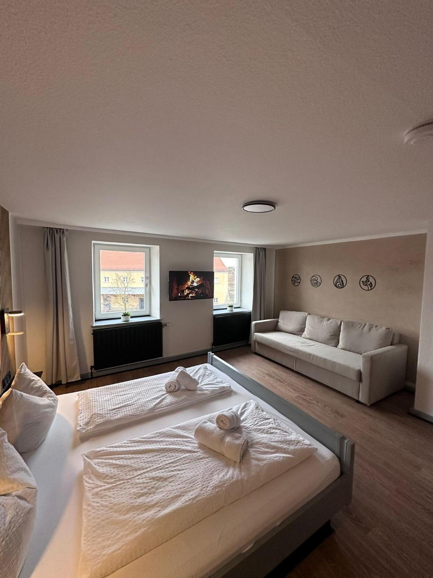 Gasthof Zum Goldenen Schiff - Lehm, Stil & Altstadtflair マルクトブライト エクステリア 写真