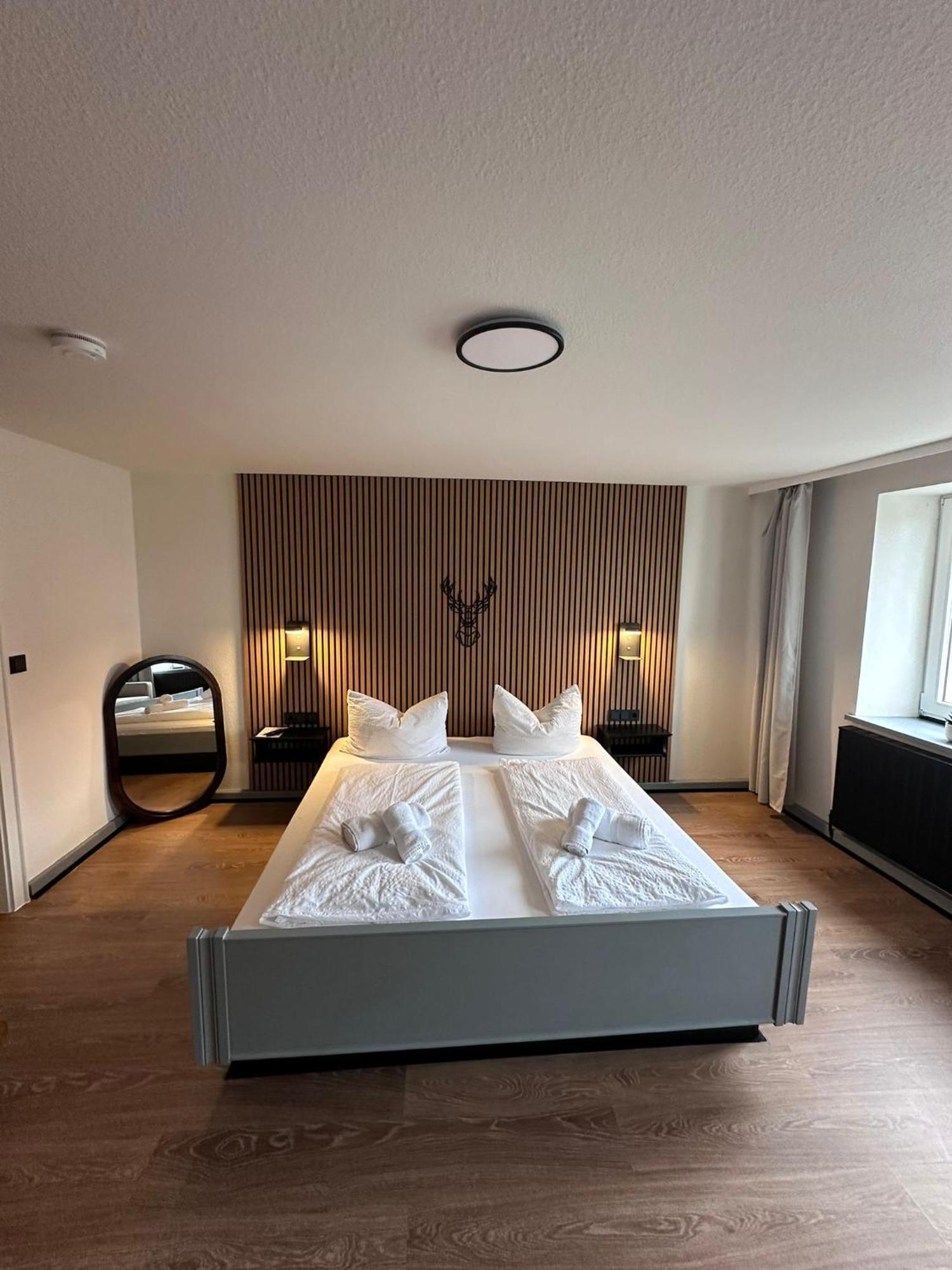 Gasthof Zum Goldenen Schiff - Lehm, Stil & Altstadtflair マルクトブライト エクステリア 写真