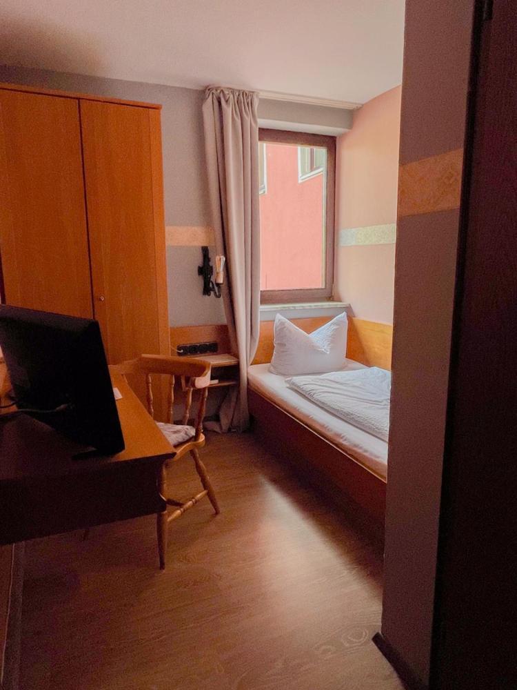 Gasthof Zum Goldenen Schiff - Lehm, Stil & Altstadtflair マルクトブライト エクステリア 写真