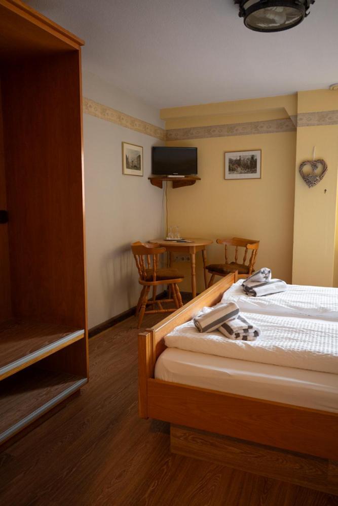 Gasthof Zum Goldenen Schiff - Lehm, Stil & Altstadtflair マルクトブライト エクステリア 写真