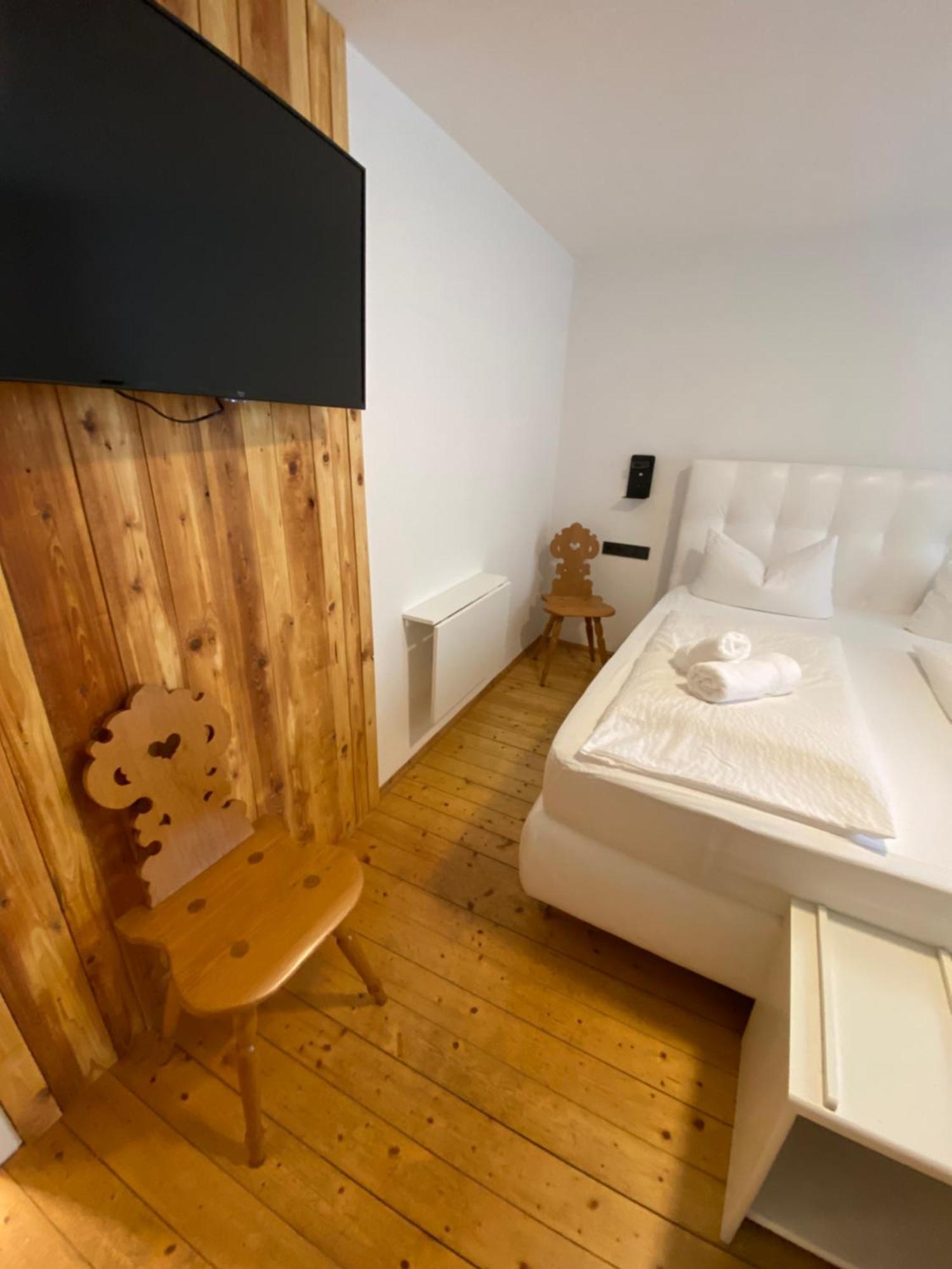 Gasthof Zum Goldenen Schiff - Lehm, Stil & Altstadtflair マルクトブライト エクステリア 写真