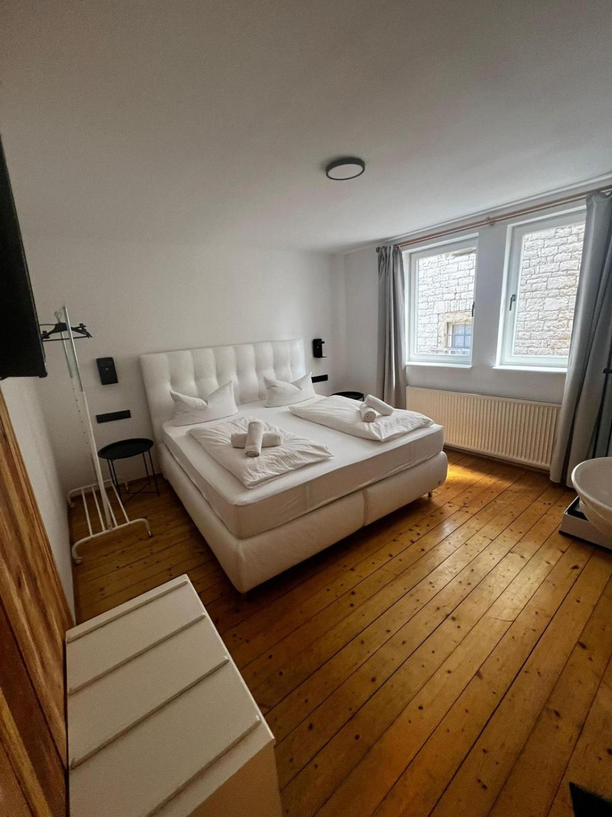 Gasthof Zum Goldenen Schiff - Lehm, Stil & Altstadtflair マルクトブライト エクステリア 写真