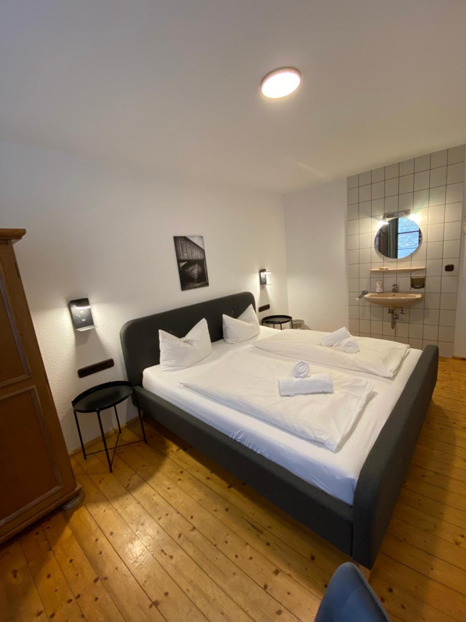 Gasthof Zum Goldenen Schiff - Lehm, Stil & Altstadtflair マルクトブライト エクステリア 写真