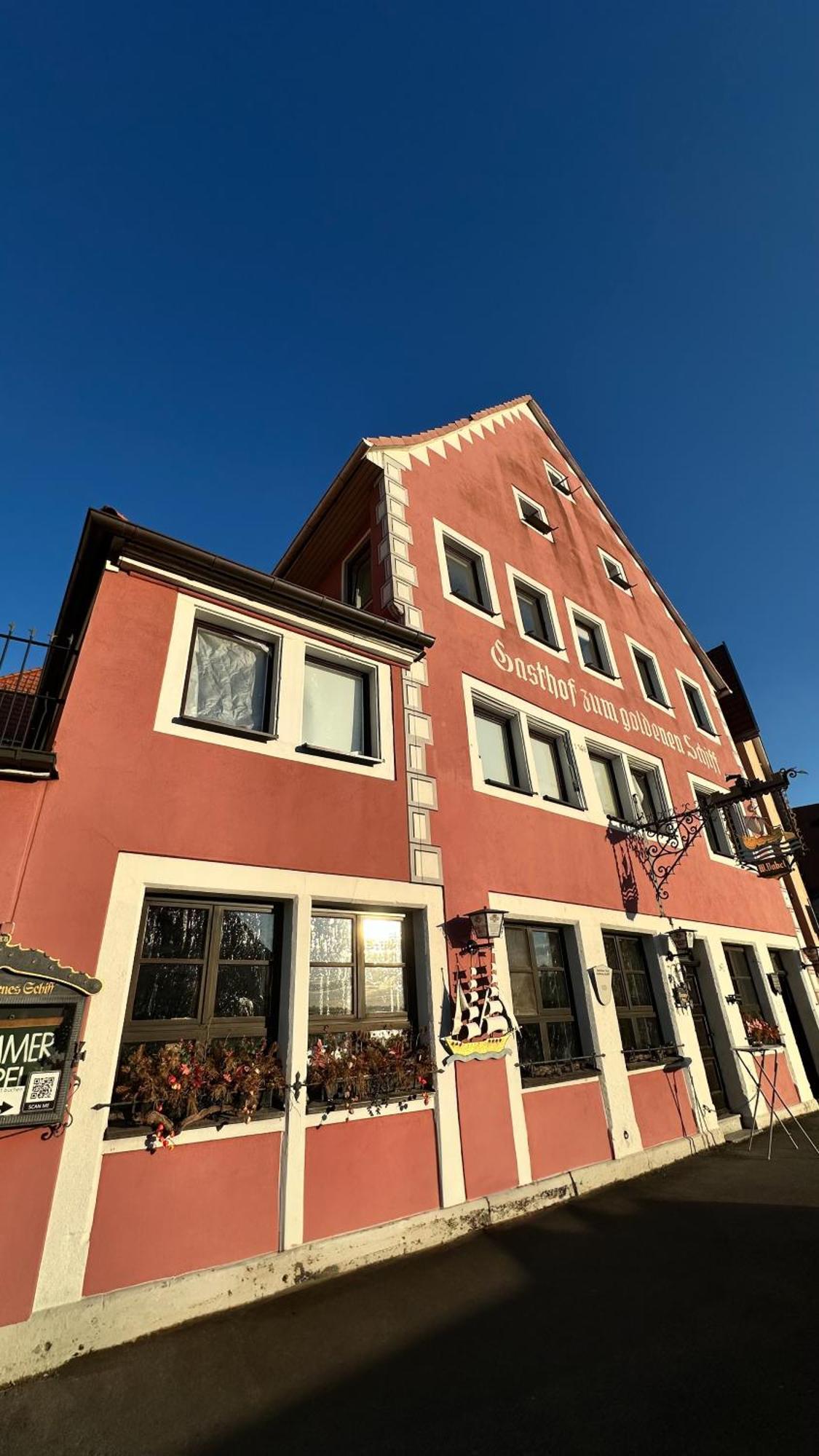 Gasthof Zum Goldenen Schiff - Lehm, Stil & Altstadtflair マルクトブライト エクステリア 写真
